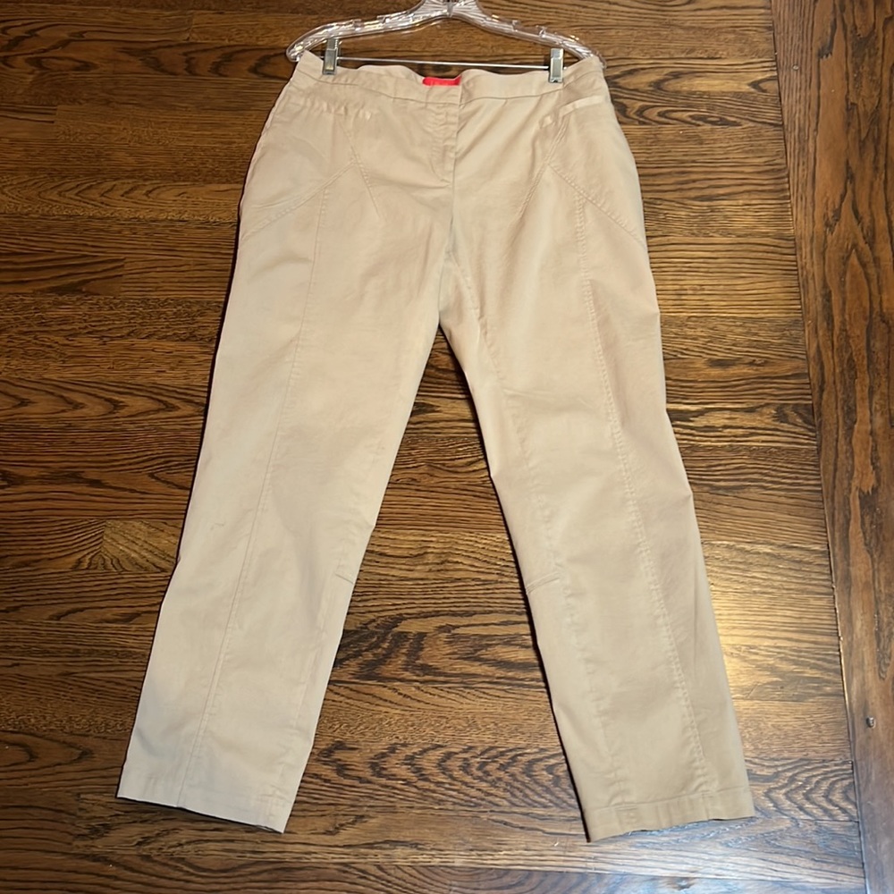 LAVIA khaki crops made in Italy size 12 to 14. Impeccable quality. Waist 34 L 27
